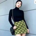 Cara Styling Motif Kotak-kotak, Aksesoris hingga Nail Art